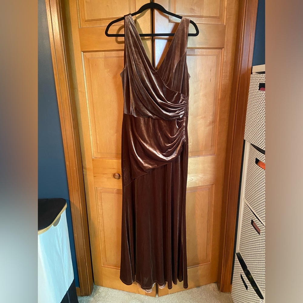 Revelry Dawson Velvet Dress - Mahogany